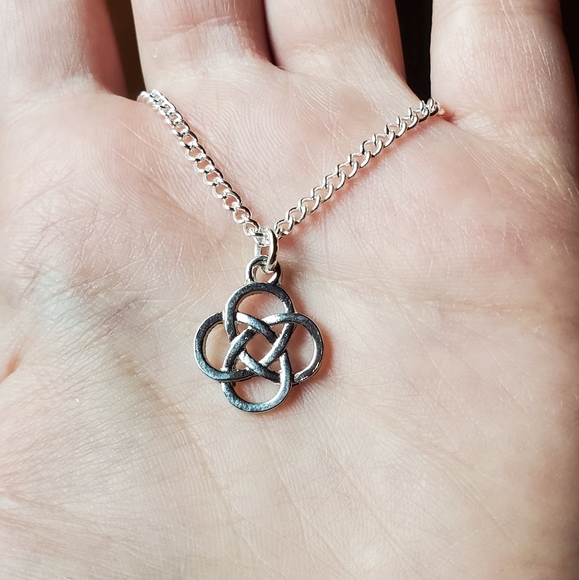 Jewelry - New Dainty Silver Celtic Knot Necklace